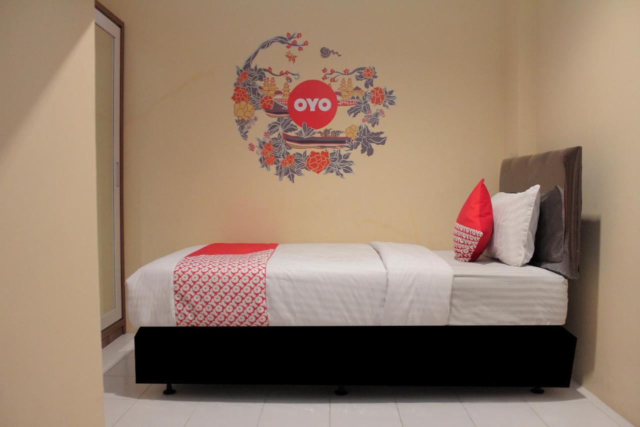 Hotel Oyo 121 Rumah Ayub Syariah Dżakarta Zewnętrze zdjęcie